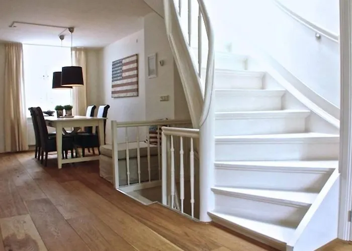 Stylish Canalhouse B